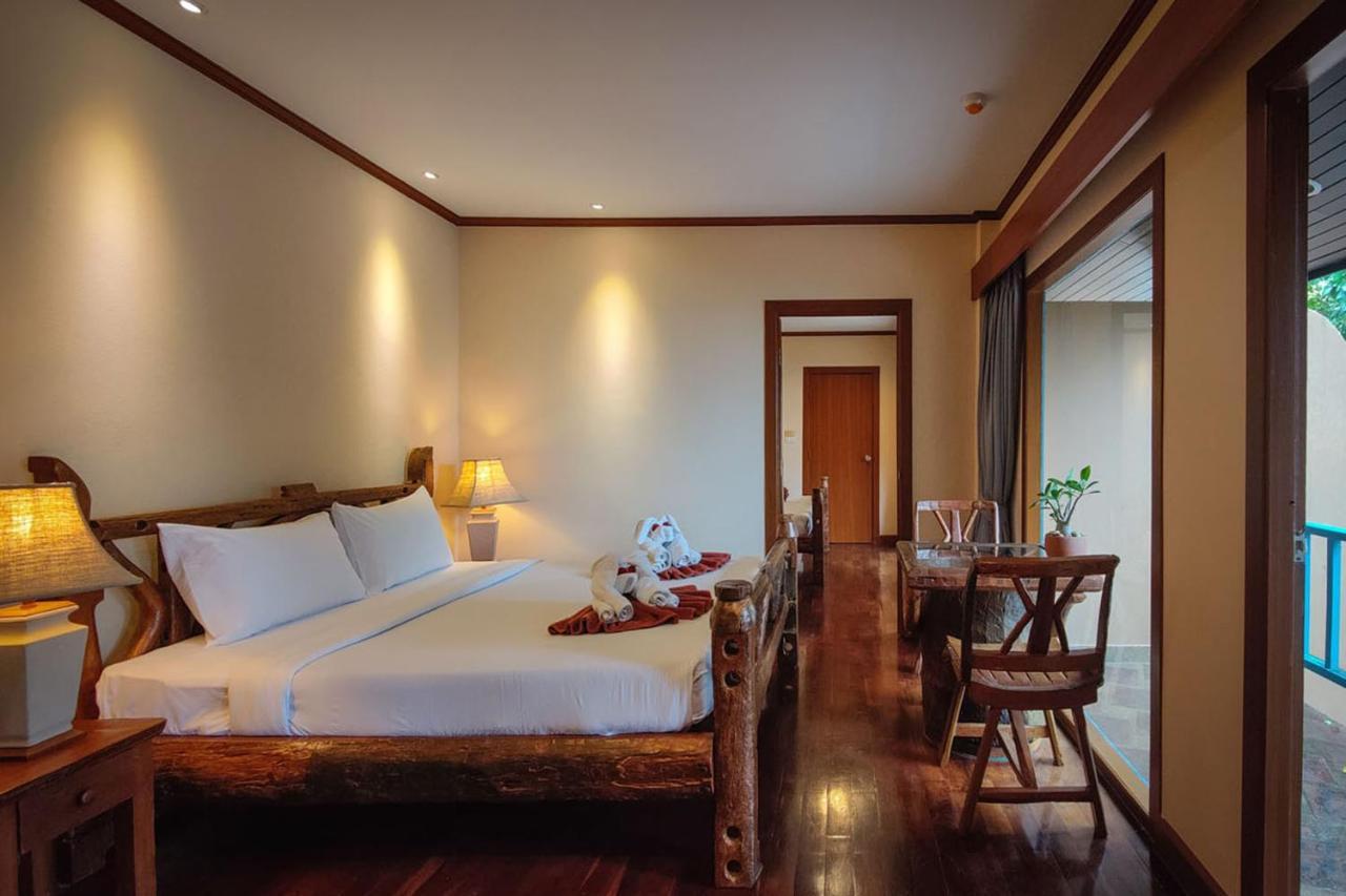 Family Jacuzzi Suite